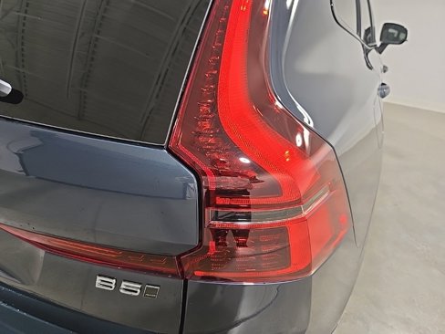 New 2026 Volvo XC60 B5 Plus w/ Climate Package image 9