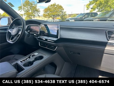 Used 2024 Volkswagen Atlas Cross Sport SE image 32