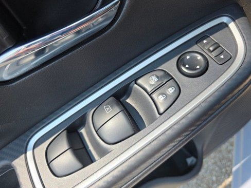 New 2025 Nissan Versa SR w/ Trunk Package image 16
