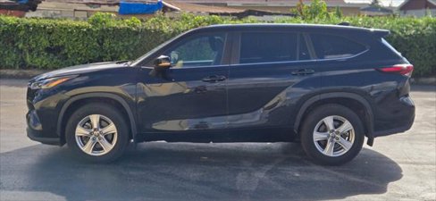 Used 2024 Toyota Highlander LE image 3