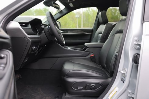 New 2025 Jeep Grand Cherokee L Limited image 15