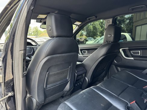 Used 2018 Land Rover Discovery Sport SE image 32