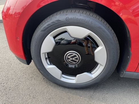 New 2025 Volkswagen ID. Buzz Pro S Plus image 11