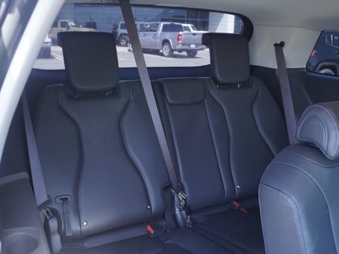 Used 2025 Kia Carnival LXS image 26