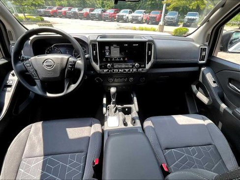 Certified 2025 Nissan Frontier SV image 21