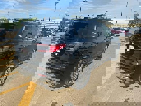 Used 2024 GMC Acadia Denali image 3