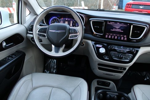 Used 2020 Chrysler Pacifica Limited image 9
