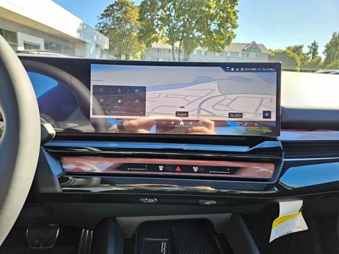 New 2026 BMW 550e xDrive w/ Premium Package image 30