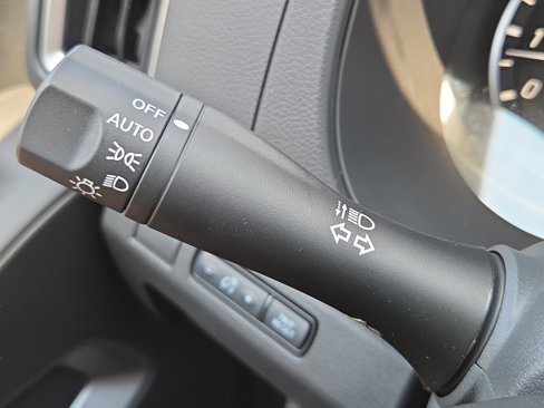 Used 2025 Nissan Frontier SV image 29