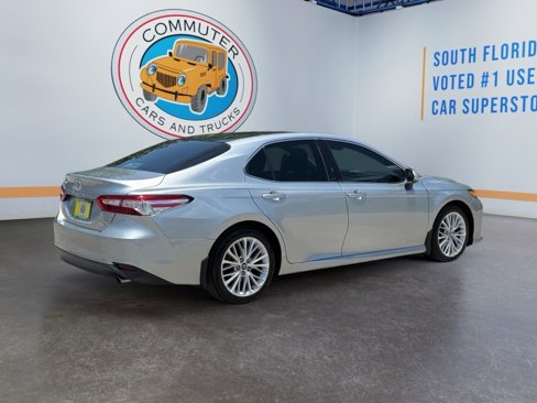 Used 2018 Toyota Camry XLE image 5