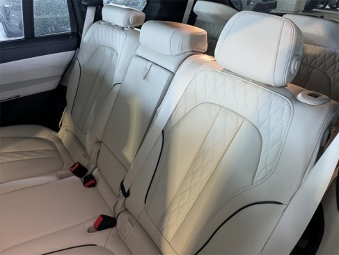 New 2026 BMW X7 M60i image 9