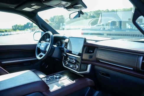 Used 2024 Ford Expedition Limited image 18