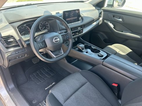 Used 2025 Nissan Rogue SV image 24