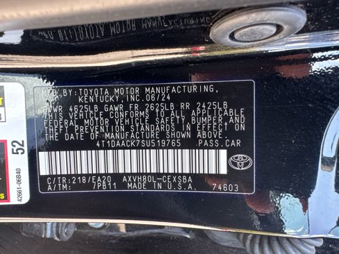 Used 2025 Toyota Camry SE image 31
