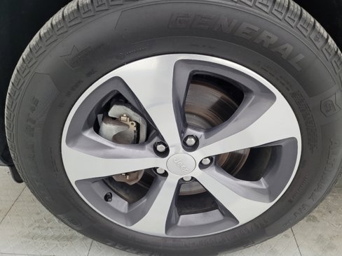 Used 2019 Jeep Cherokee Limited image 31