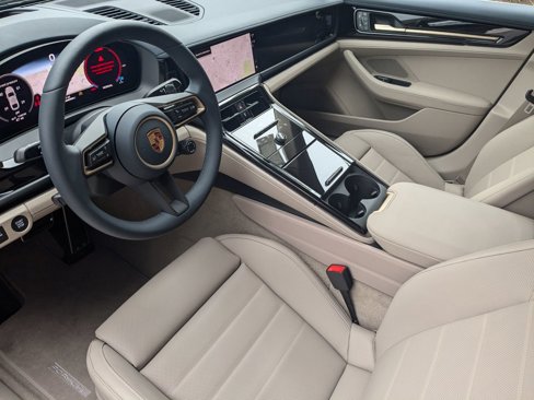 New 2025 Porsche Panamera 4 image 4