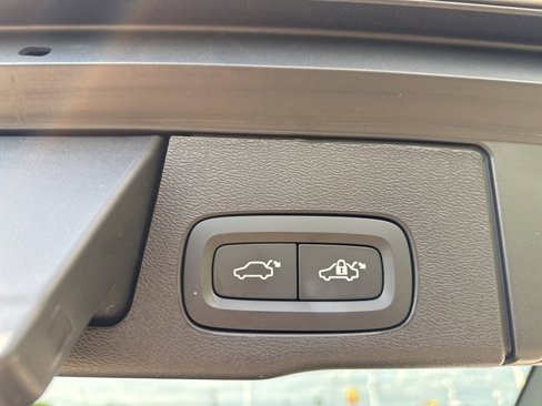 Certified 2025 Volvo XC60 B5 Plus image 35