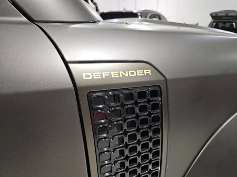 Used 2025 Land Rover Defender 110 image 56