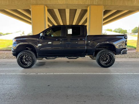 Used 2022 Chevrolet Silverado 1500 LT w/ Z71 Off-Road Package image 6