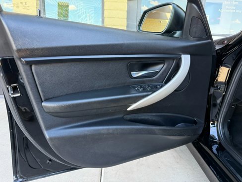 Used 2017 BMW 320i Sedan image 18