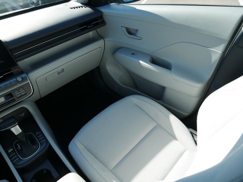 Certified 2025 Hyundai Kona SEL image 11