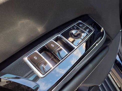 Used 2025 Cadillac Escalade V image 16