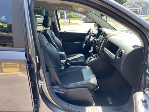 Used 2017 Jeep Compass Latitude image 11