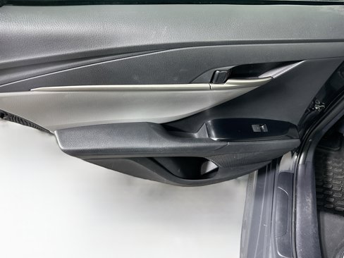 Used 2025 Toyota Camry SE image 25