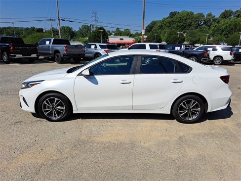 Used 2022 Kia Forte LXS image 2