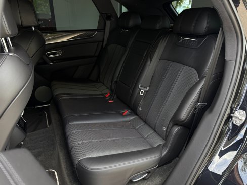 Used 2020 Bentley Bentayga Design Series image 27