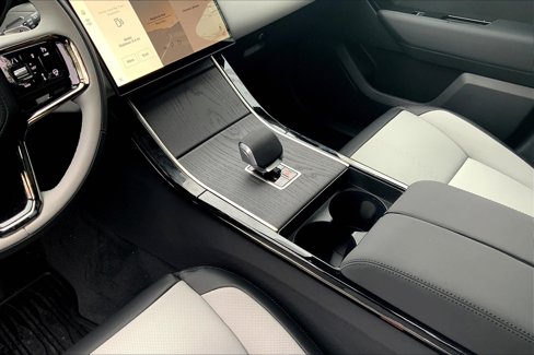 New 2026 Land Rover Range Rover Velar Dynamic SE image 7