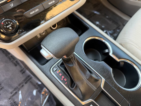 Used 2019 Kia Sedona LX image 14