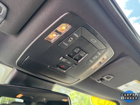 Used 2025 Toyota Sienna XSE image 32