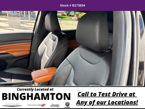 Used 2024 Jeep Compass Limited image 17