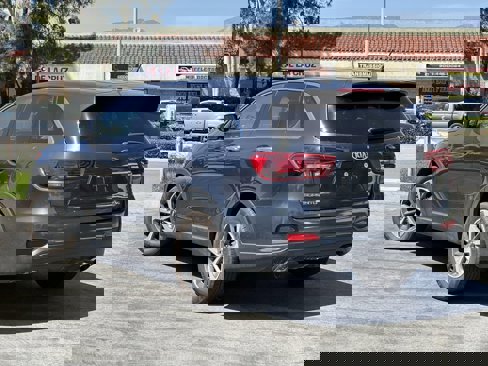 Used 2020 Kia Sorento LX image 6