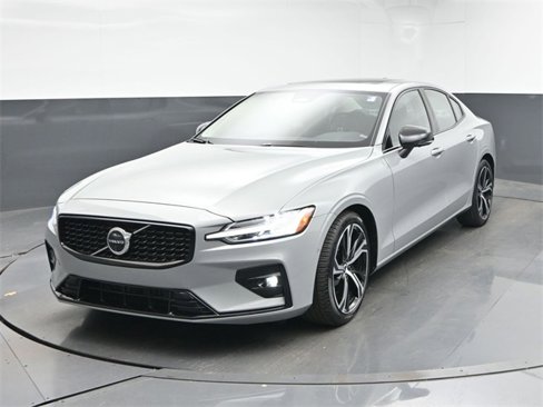 Used 2025 Volvo S60 B5 Plus w/ Protection Package Premier image 3