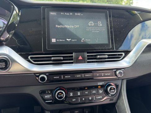 Used 2022 Kia Niro LXS image 30