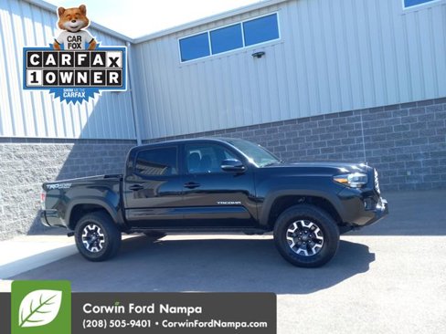 Used 2022 Toyota Tacoma TRD Off-Road image 2
