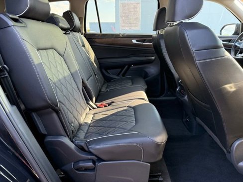 Certified 2025 Volkswagen Atlas SEL Premium R-Line image 25