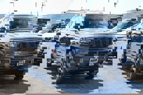 New 2025 Jeep Grand Cherokee L Altitude image 3