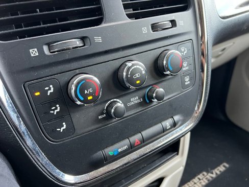 Used 2013 Dodge Grand Caravan SE image 19