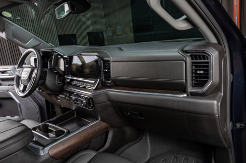 Used 2025 GMC Sierra 3500 SLT w/ SLT Convenience Package image 18