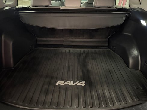 Used 2022 Toyota RAV4 XLE Premium image 22