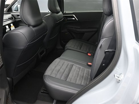 New 2025 Mitsubishi Outlander SE image 8