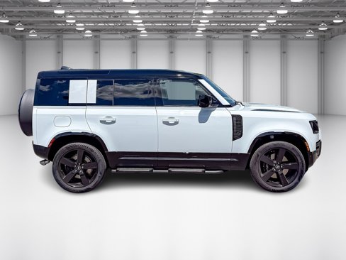 New 2025 Land Rover Defender 110 V8 image 6