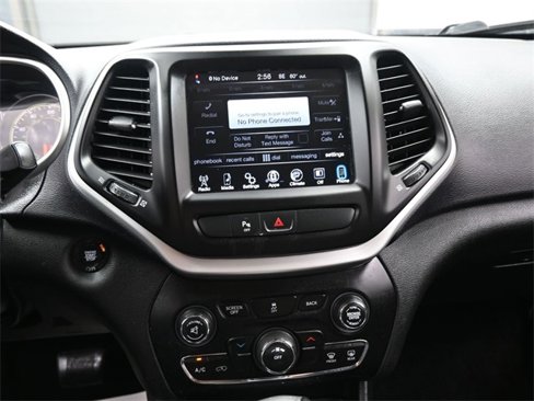 Used 2018 Jeep Cherokee Latitude Plus image 10