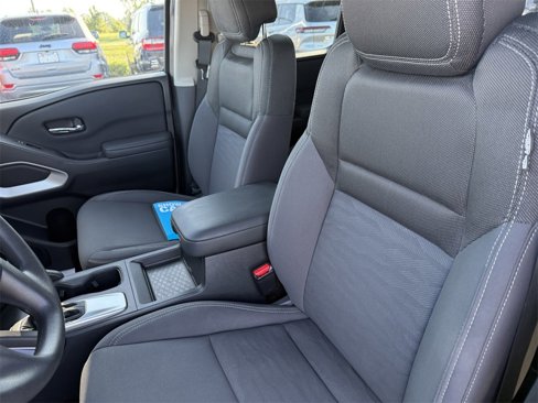 Used 2022 Nissan Frontier SV w/ Technology Package image 16