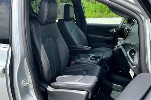 New 2026 Chrysler Pacifica Select image 11