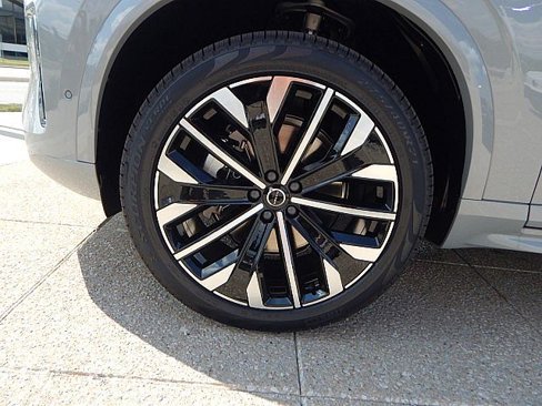 New 2026 Volvo XC90 B6 Ultra image 13
