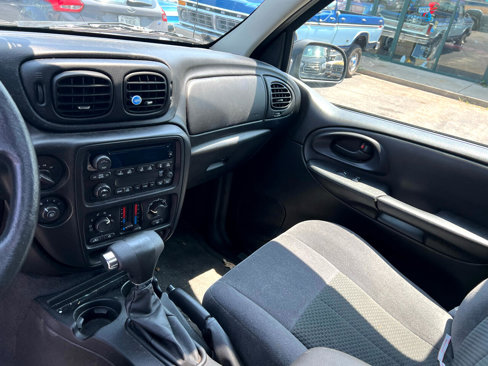 Used 2008 Chevrolet TrailBlazer LT w/ Sun And Sound Package image 9